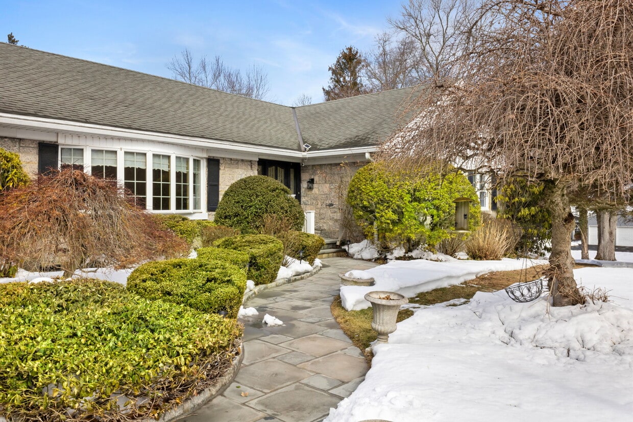 Photo - 115 Stonehedge Dr N (Greenwich, CT)