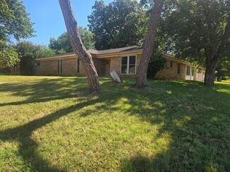 Building Photo - 1911 Green Meadow Ct