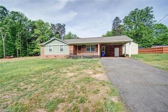 Building Photo - 1002 Phineas Dr