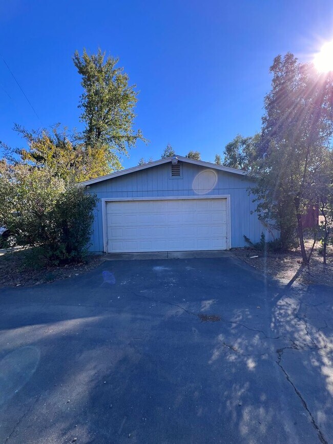 Foto del edificio - Country Setting 4-bedroom, 2-bathroom home!