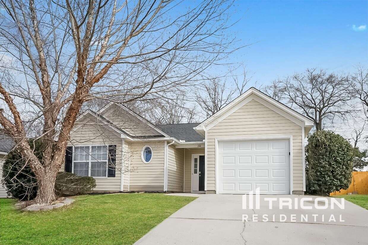 Foto principal - 220 Crimson Oak Dr