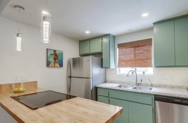 Building Photo - Welcome to Villa Hermosa ! A beautifully w...