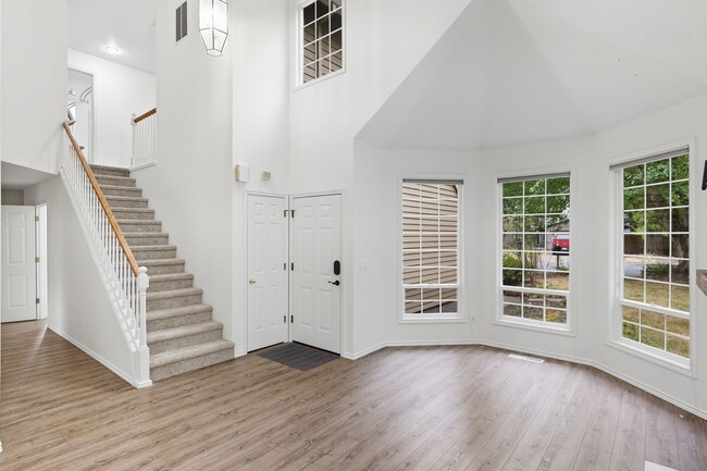 Building Photo - Beautiful 3-Bedroom Home for Rent – Spacio...
