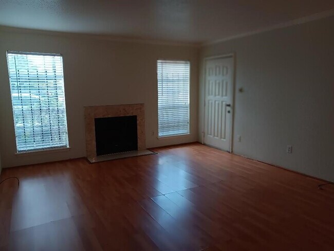 Building Photo - 7400 Bellerive Dr
