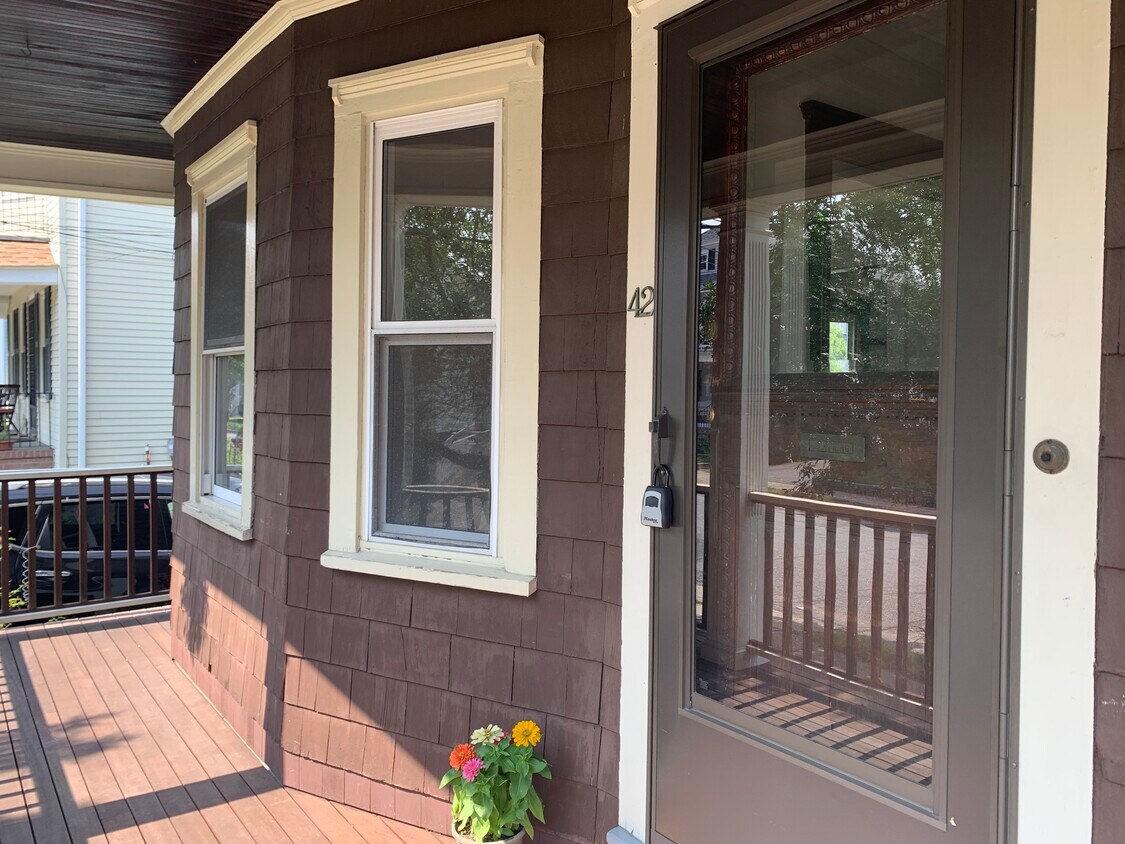 Front entry - 42 Windsor St