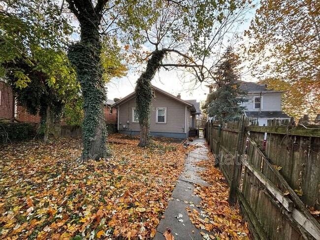 Building Photo - 916 Linden Ave