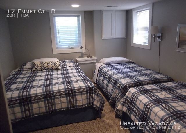 Building Photo - Updated 2 bedroom with Lake Michigan views
