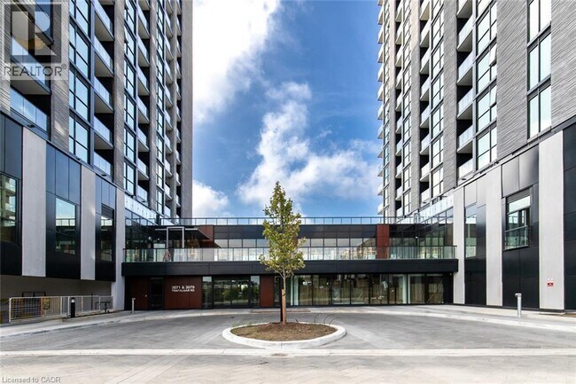 Photo du bâtiment - 3071 Trafalgar Rd