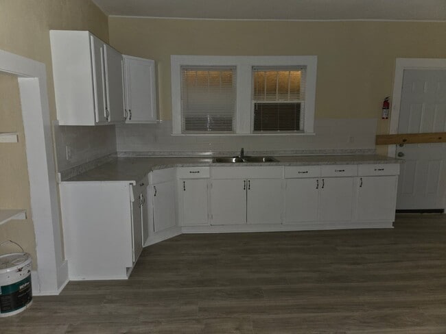 Building Photo - 2302 St Charles St