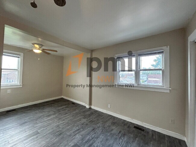 Foto del edificio - 4901 Walsh Ave