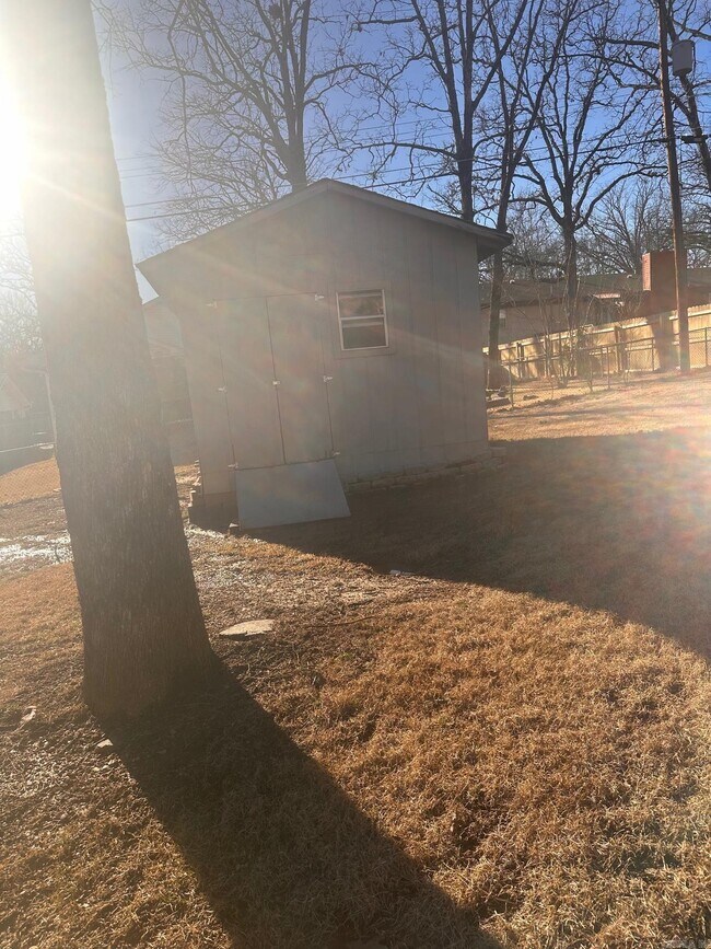 Building Photo - 5205 Stratford Rd