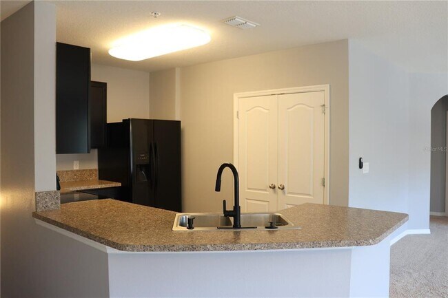 Foto del edificio - 3740 Seneca Club Loop