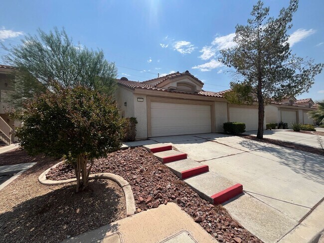 Foto del edificio - Sunny 2-Bed, 2-Bath in gated community!