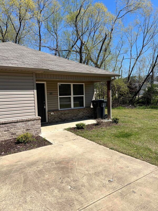 Primary Photo - 389 Ragland St