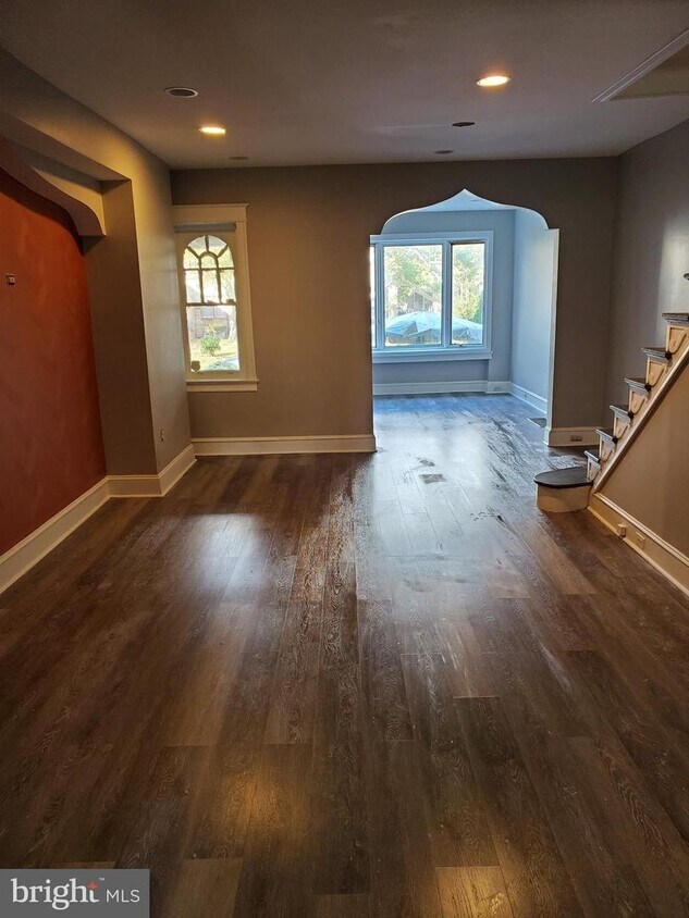 Foto principal - 5618 Woodbine Ave