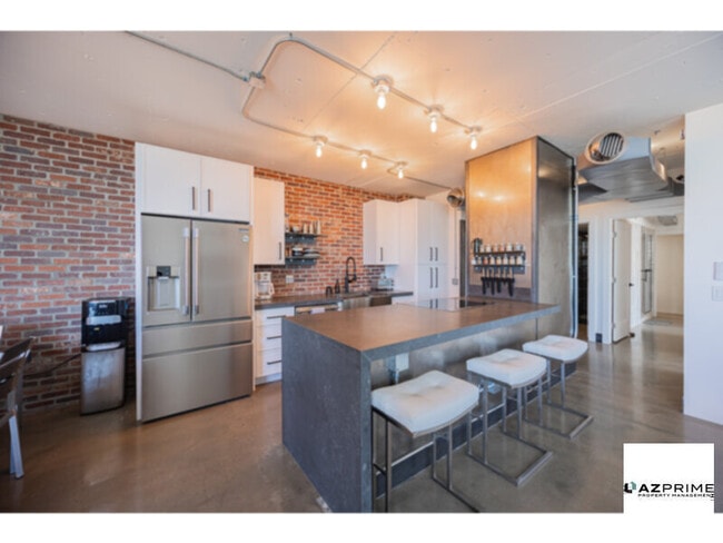 Foto del edificio - Check Out This Stunning 2/2 Luxury Condo Offering Panoramic Skyline Views And Sophisticated Modern F