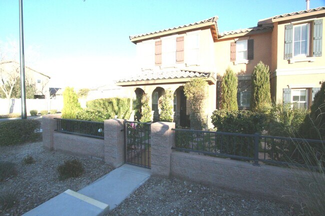 Foto del edificio - 3 bed, 2 1/2 bath, 2 car garage townhome i...