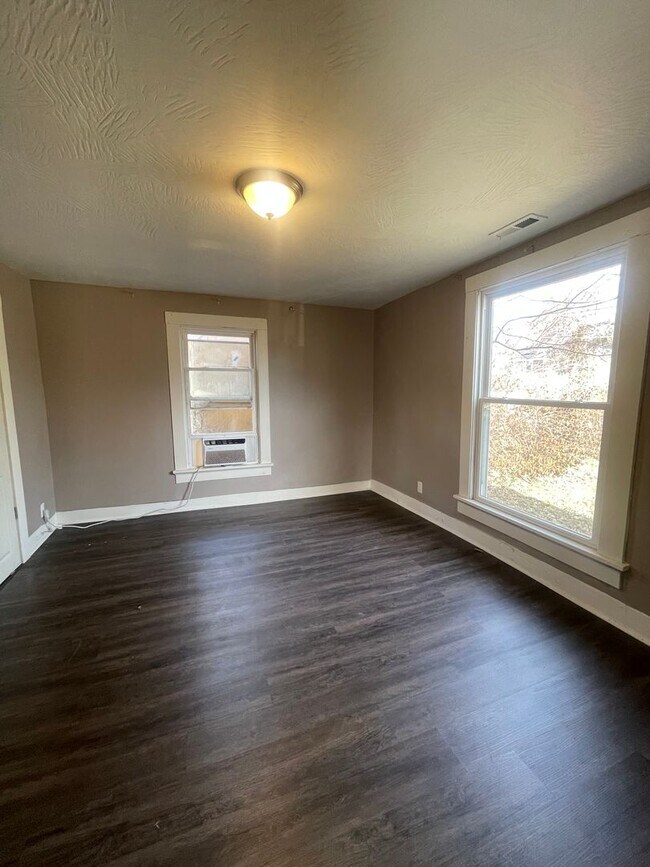 Foto del edificio - 2 bedroom 1 bath home available now!