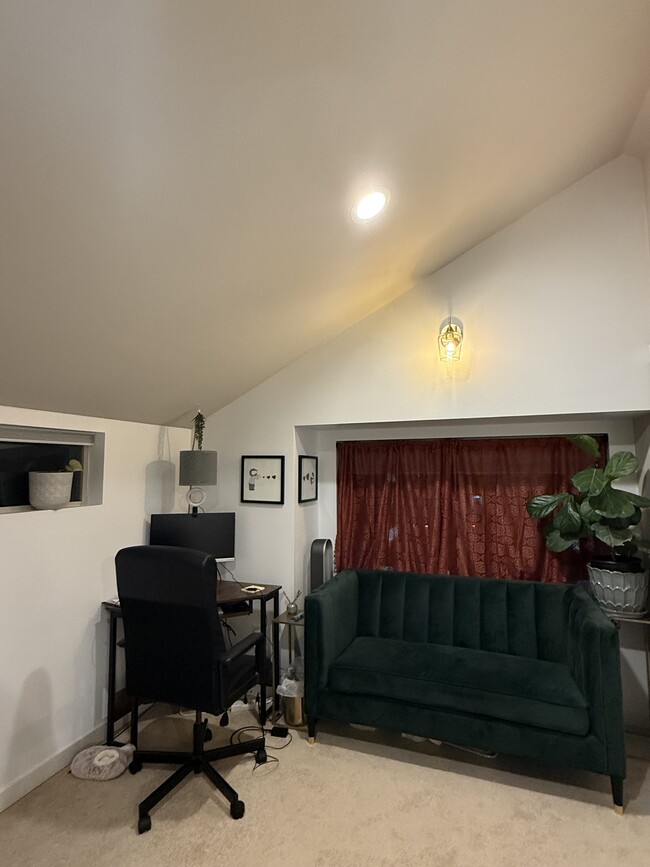 Building Photo - 9239 Woodlawn Ave N