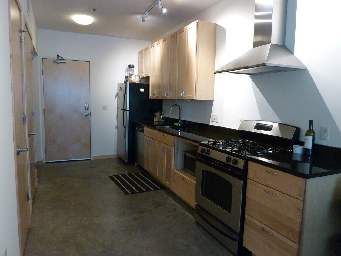 Primary Photo - 3021 Holmes Ave