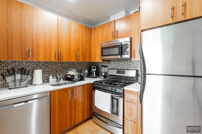 Building Photo - 1 bedroom in Astoria NY 11102