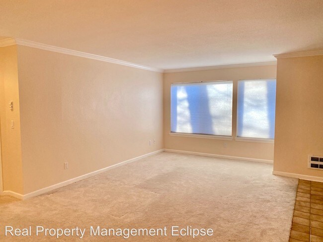 Building Photo - 1250 Bellevue Way NE
