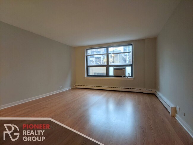 Foto del edificio - 445 W Wellington Ave