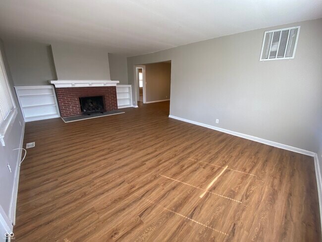 Building Photo - 1745 N Lesley Ave