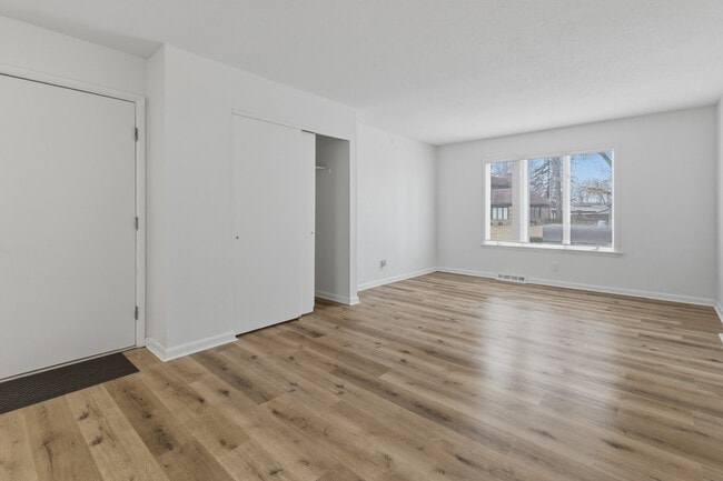 Building Photo - 4054 Stonehenge Dr