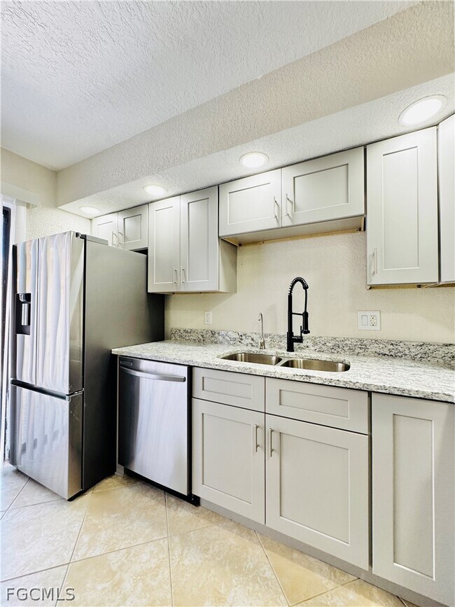 Foto del edificio - 5205 Cedarbend Dr