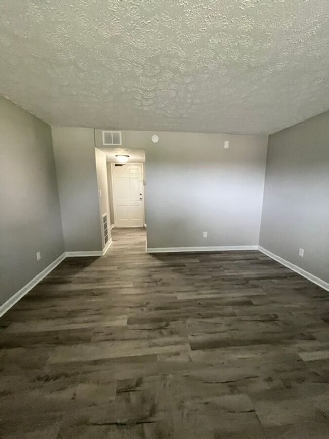 Building Photo - 2082 Fairmont Ct