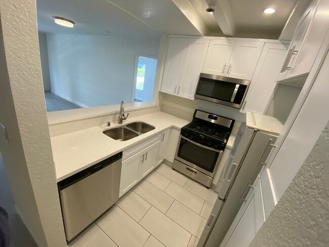 Building Photo - 10916 Ashton Ave