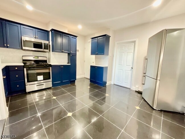 Building Photo - 17 Cleveland Ave