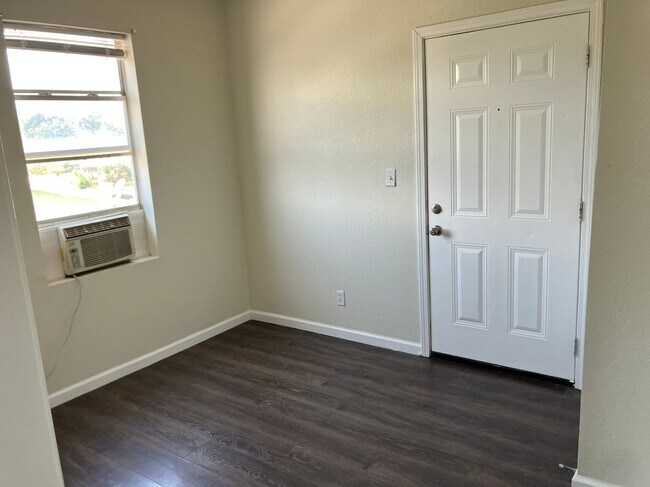 Foto del edificio - 3118 W Gerald Ave