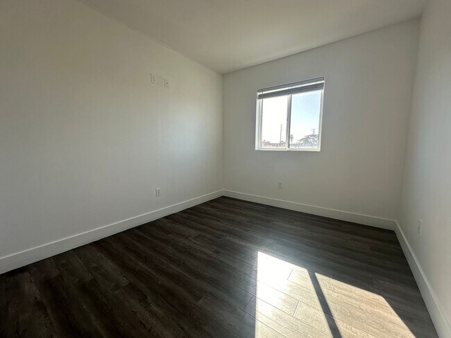 Foto del edificio - 1623 W 208th St