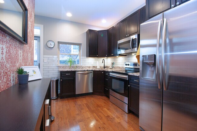 Kitchen - 2319 E Thompson St