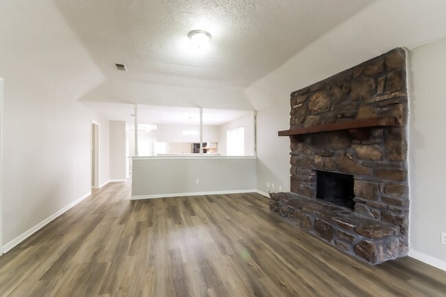 Building Photo - 2614 Forestbrook Dr