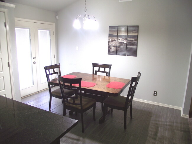 Building Photo - Sandstone Ranch Estates 4Bed/3Baths home with Refrig A/C and Synthetic Grass Yard!