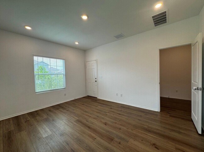 Foto del edificio - 208 Otter Rd