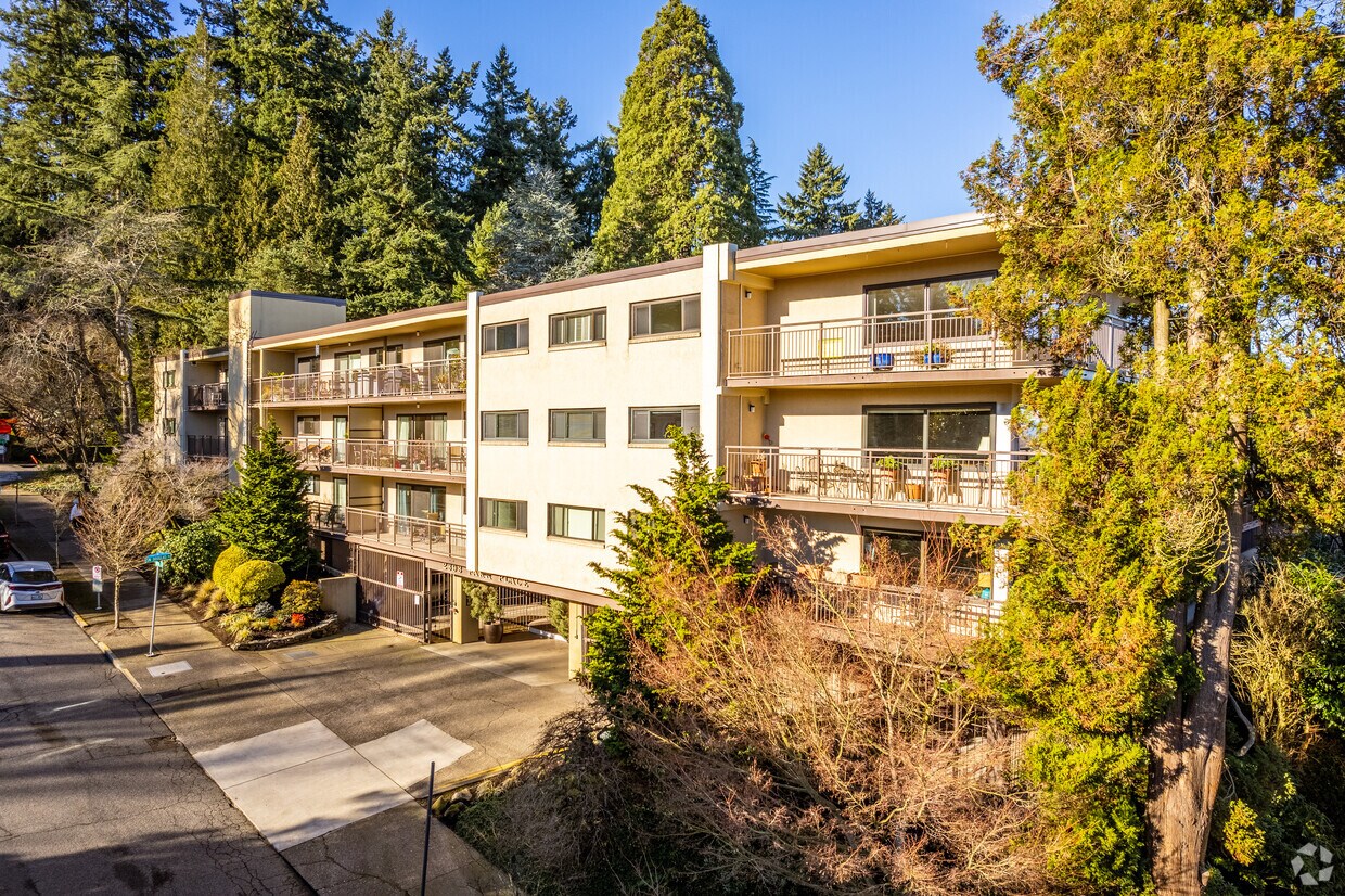 Primary Photo - 2393 SW Park Pl