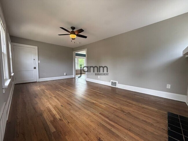 Foto del edificio - 1308 Warren Rd