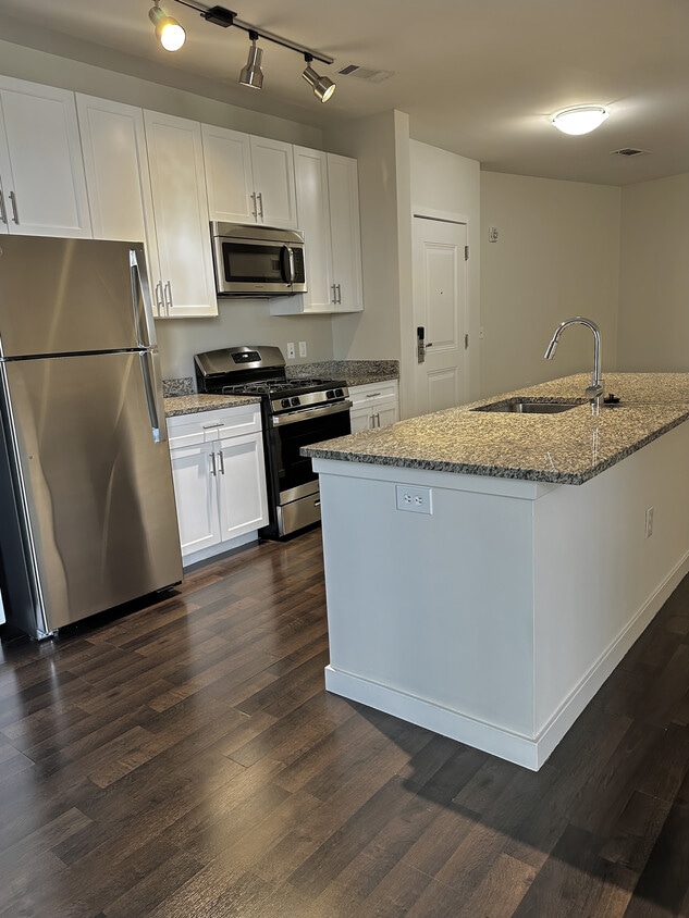 Primary Photo - One Glover