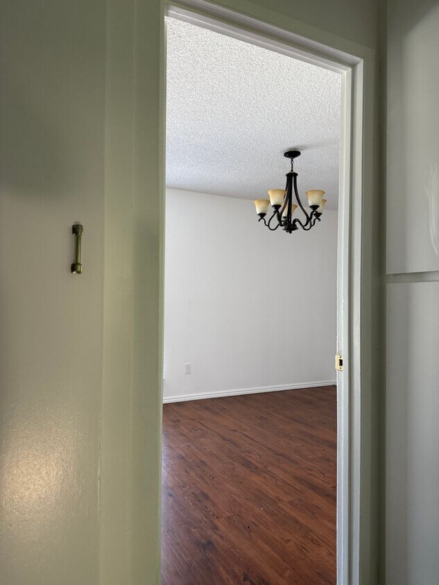 Foto del edificio - 2 Bed 1.5 Bath in Northridge