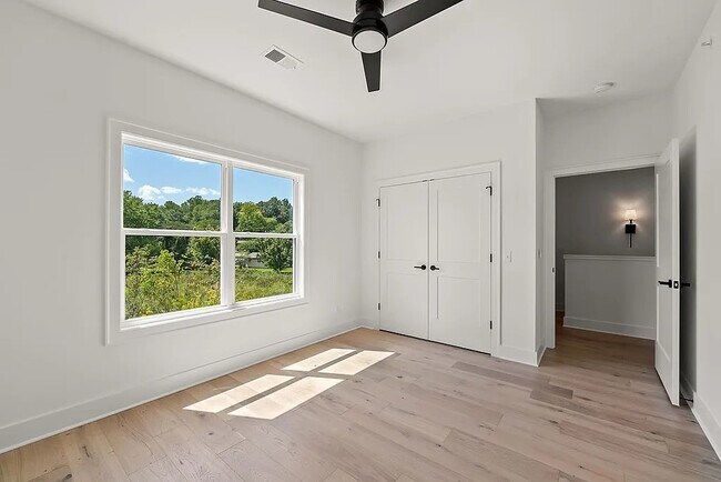 Building Photo - 811 Vickery Dr