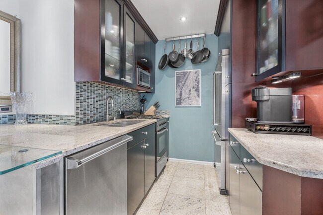 Foto del edificio - 305 W 18th St