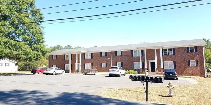 Primary Photo - 620 N College Dr