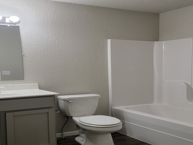 Building Photo - 1031 MeadowRidge ln