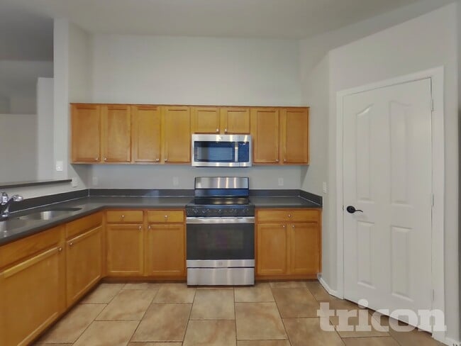 Building Photo - 4314 S Emery St