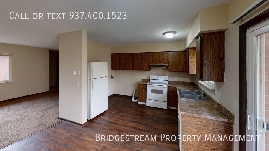Primary Photo - Ranch style 3 bedroom, 2 full bath unit in...