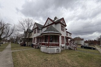 Building Photo - 121 Kellogg St